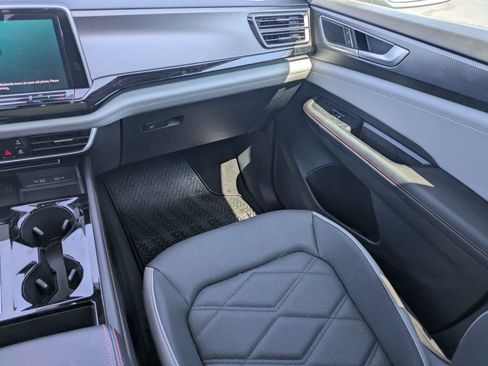 Used 2024 Volkswagen Atlas Peak Edition SEL AWD/4WD image 19