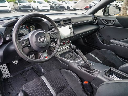 Used 2025 Toyota GR86 Premium w/ ALL Weather Mat Package (TMS) image 12