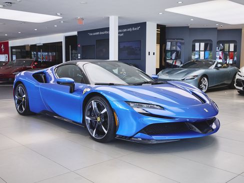 Used 2023 Ferrari SF90 Spider image 54