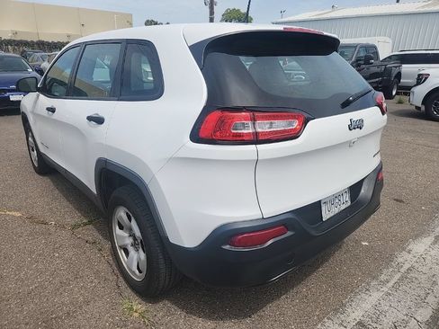 Used 2016 Jeep Cherokee Sport FWD image 10