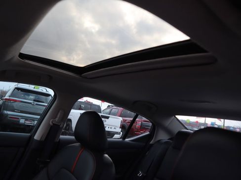 Used 2025 Nissan Sentra SR w/ SR Premium Package image 14