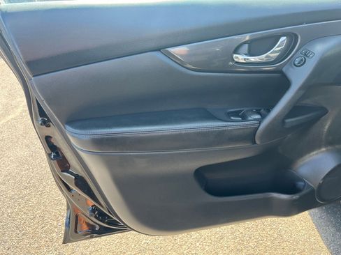 Used 2020 Nissan Rogue SV AWD/4WD image 18