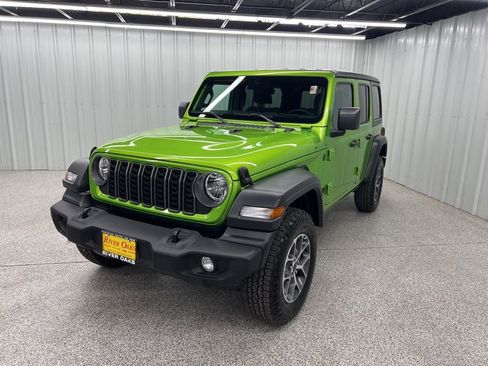 Used 2025 Jeep Wrangler Sport S image 3