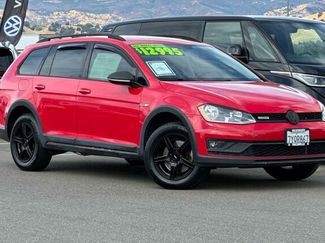 Used 2017 Volkswagen Golf Alltrack S image 1