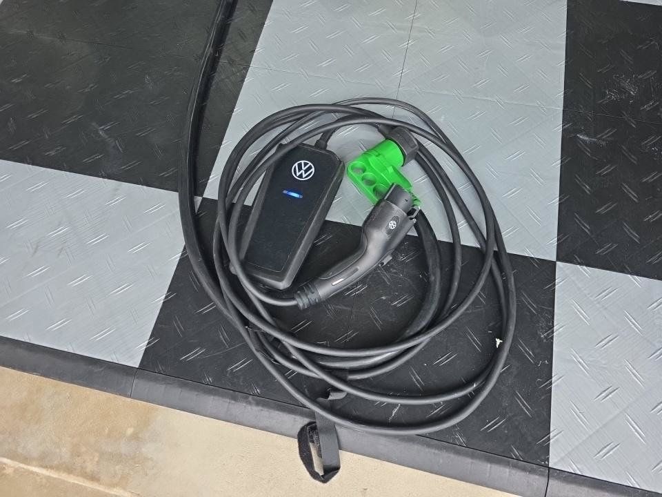 Used 2025 Volkswagen ID. Buzz 1st Edition RWD image 25