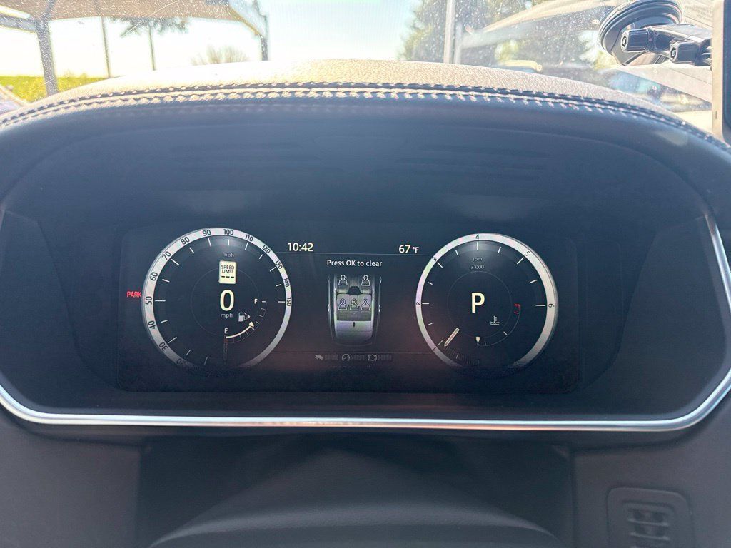 Used 2017 Land Rover Range Rover HSE AWD/4WD image 18