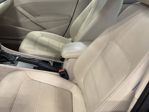 Used 2014 Volkswagen Passat TDI SE FWD image 23