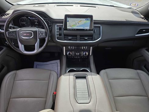 Used 2021 GMC Yukon XL SLT w/ SLT Premium Package image 11