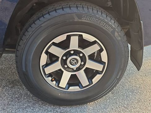 Used 2018 Toyota 4Runner TRD Off-Road AWD/4WD image 33