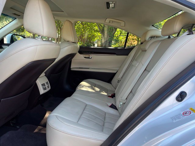 Used 2016 Lexus ES 350 w/ Luxury Package w/Wood Trim FWD image 14