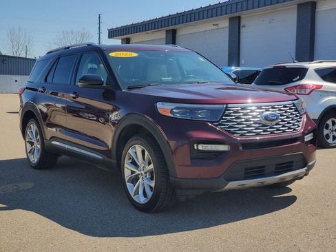 Certified 2022 Ford Explorer Platinum w/ Equipment Group 601A AWD/4WD image 2
