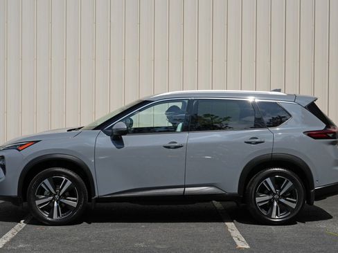 Used 2024 Nissan Rogue SL AWD/4WD image 45