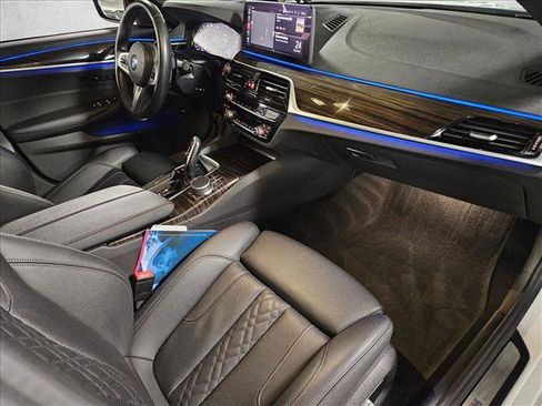 Used 2021 BMW 530i xDrive w/ M Sport Package image 21
