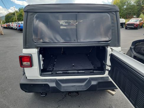 Used 2021 Jeep Wrangler Unlimited Sport image 30