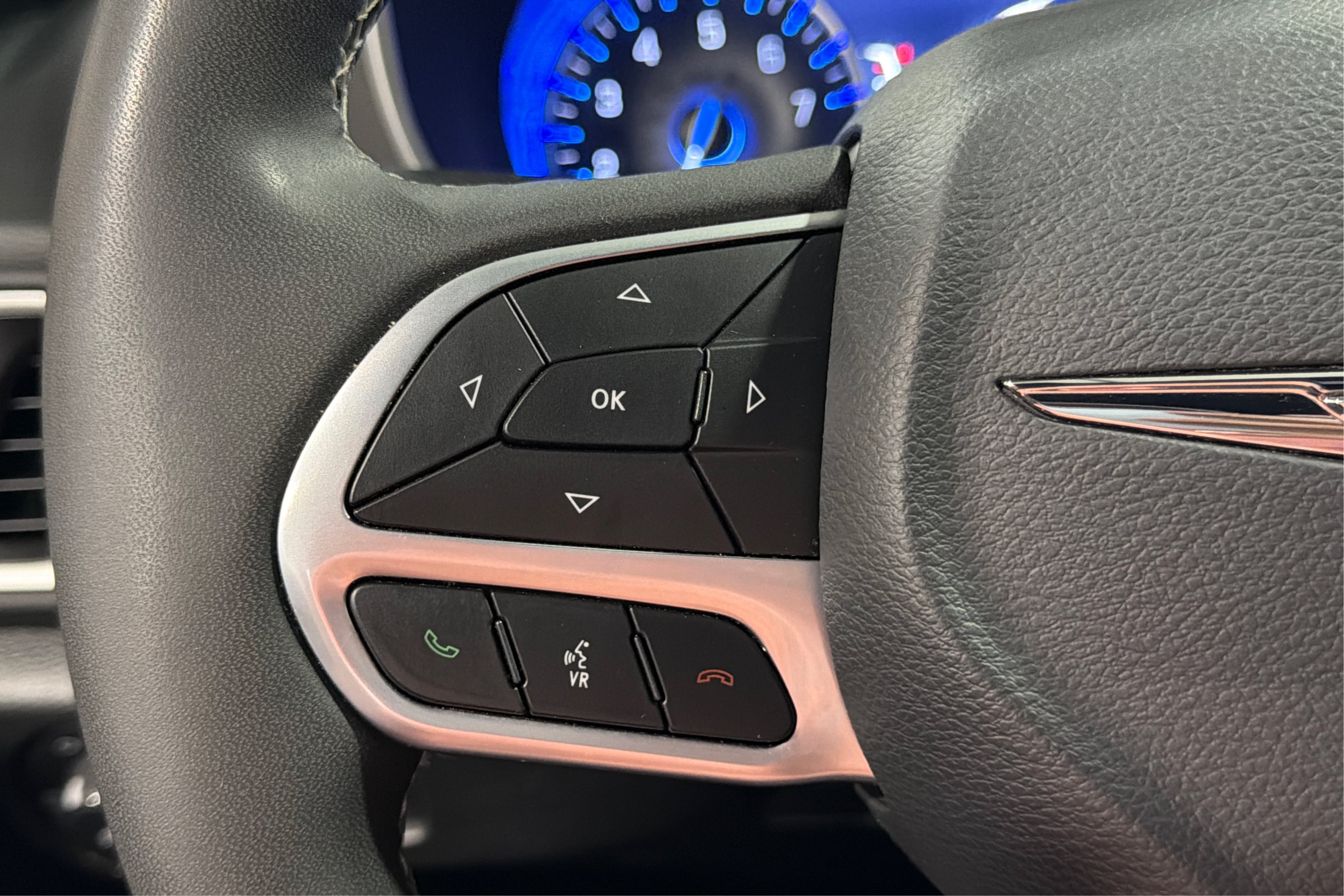 Used 2025 Chrysler Pacifica Select FWD image 25
