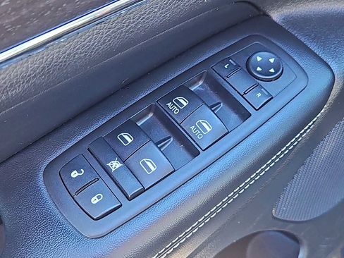 Used 2015 Jeep Grand Cherokee Limited w/ Luxury Group II image 31