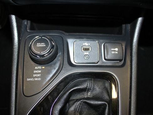 Used 2020 Jeep Cherokee Limited w/ Technology Group image 21