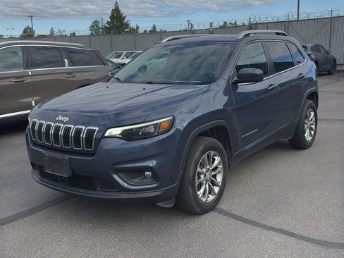 Used 2021 Jeep Cherokee Latitude Plus AWD/4WD image 3