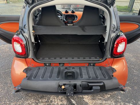 Used 2016 smart fortwo passion RWD image 23