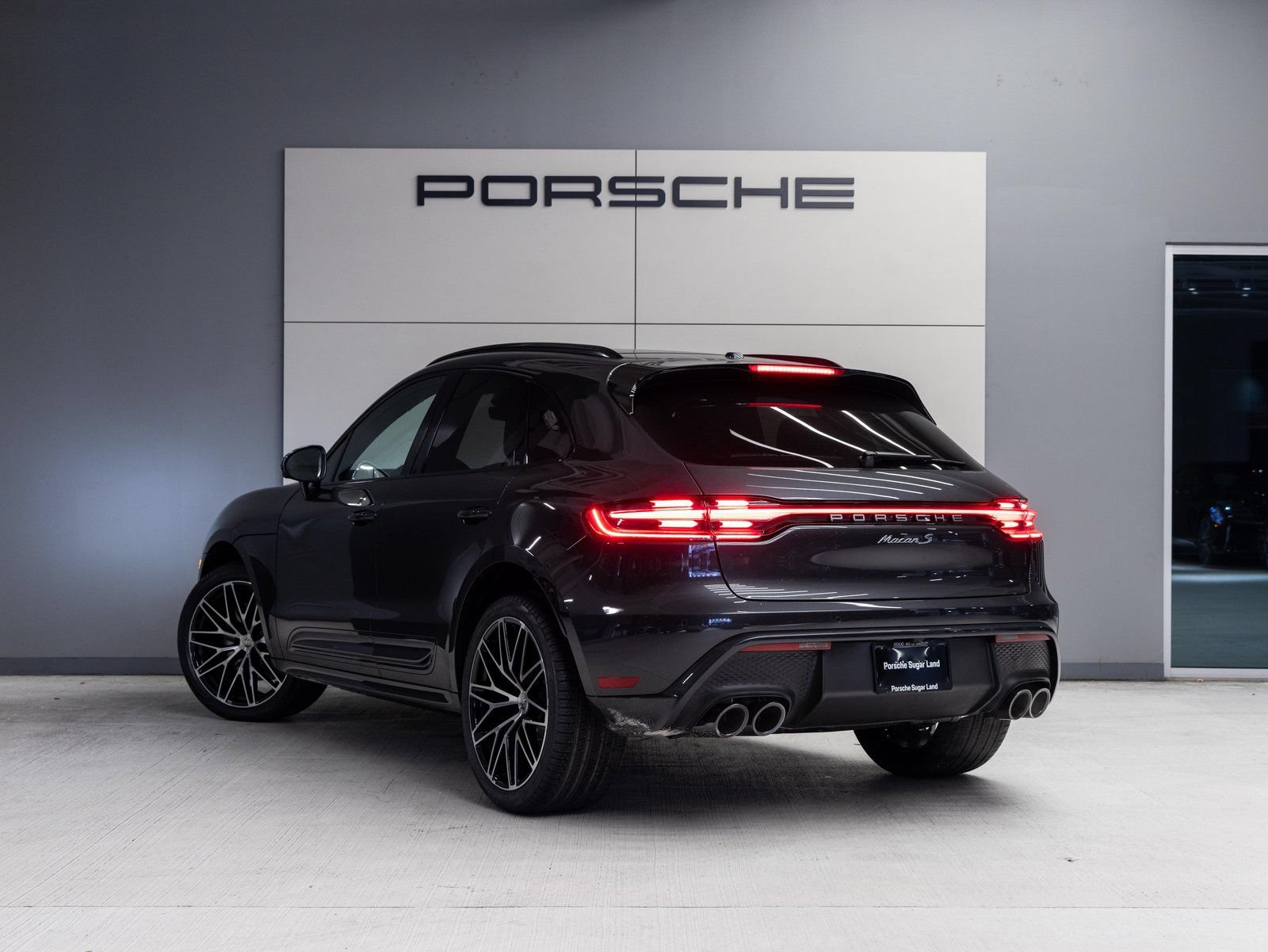 Certified 2026 Porsche Macan S AWD/4WD image 3