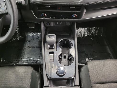 Used 2024 Nissan Rogue SV image 16