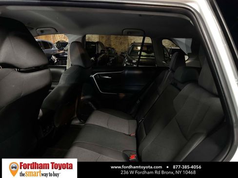 Used 2025 Toyota RAV4 XLE AWD/4WD image 12