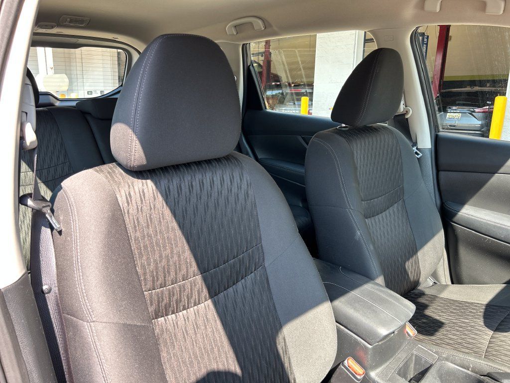 Used 2020 Nissan Rogue S FWD image 14