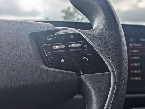Used 2025 Kia Niro LX FWD image 23