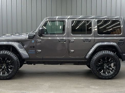 Used 2025 Jeep Wrangler Unlimited Sahara w/ Safety Group AWD/4WD image 2