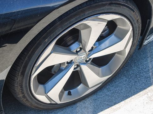 Used 2018 Honda Accord Touring image 17