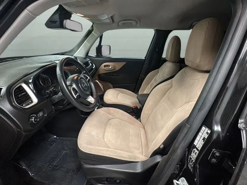 Used 2018 Jeep Renegade Latitude w/ Popular Equipment Group FWD image 23