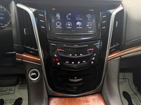 Used 2017 Cadillac Escalade ESV Luxury image 46
