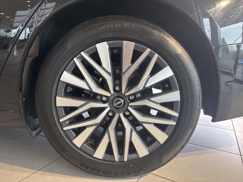 Used 2024 Nissan Altima 2.5 SV image 11