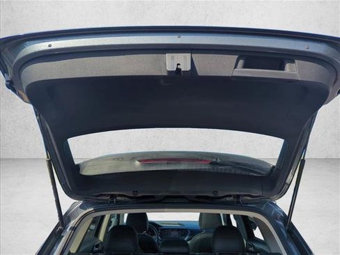 Used 2022 Volkswagen Taos SE w/ Panoramic Sunroof Package FWD image 11