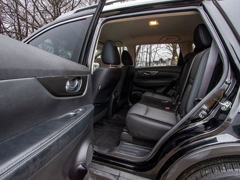 Used 2020 Nissan Rogue SV w/ Premium Package image 26