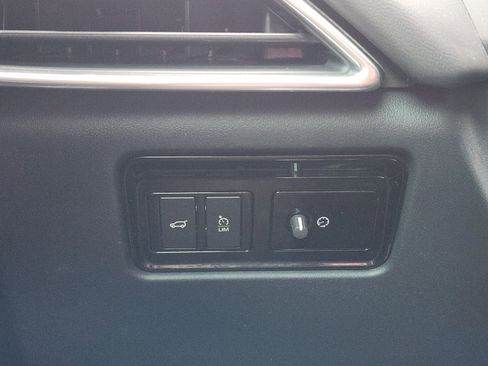 Used 2020 Jaguar F-PACE Premium image 22