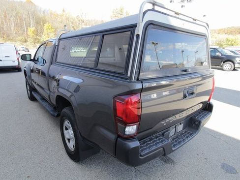 Used 2018 Toyota Tacoma SR5 image 8