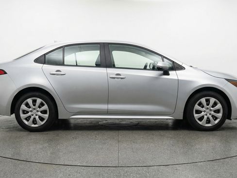 Used 2025 Toyota Corolla LE image 11