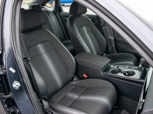 Used 2025 Honda Civic Sport image 32