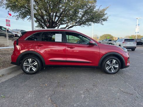 Used 2022 Kia Niro LXS image 8