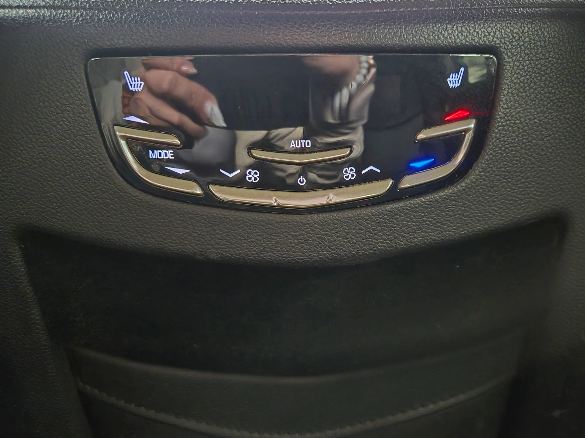 Used 2018 Cadillac Escalade 4WD image 16