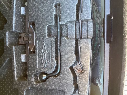 Used 2018 Toyota Avalon XLE image 11