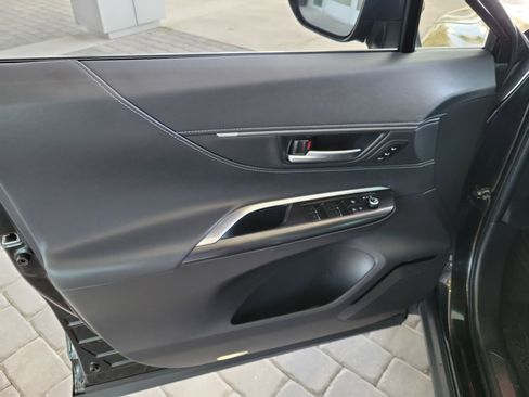 Certified 2023 Toyota Venza Nightshade image 10