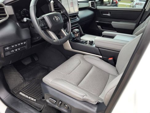 Used 2023 Toyota Sequoia Limited image 15
