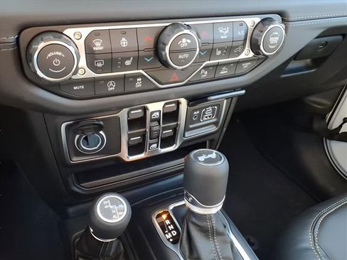 New 2026 Jeep Wrangler Unlimited Sahara AWD/4WD image 18