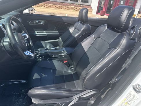 Used 2016 Ford Mustang Premium image 10