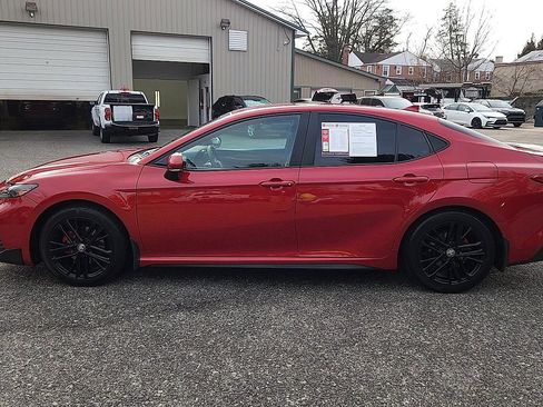 Used 2025 Toyota Camry SE w/ Convenience Package image 5