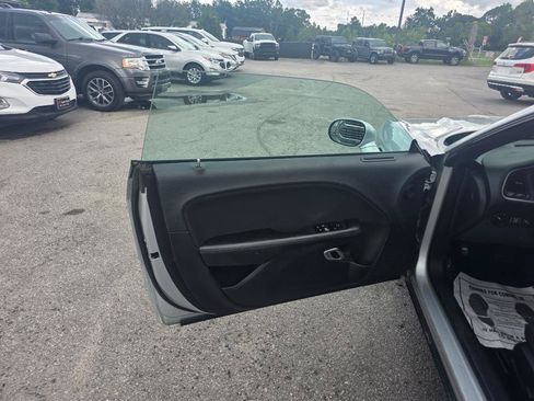Used 2019 Dodge Challenger SXT RWD image 6
