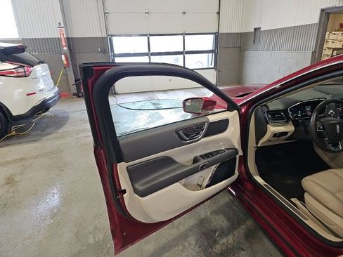 Used 2017 Lincoln Continental Premiere image 10