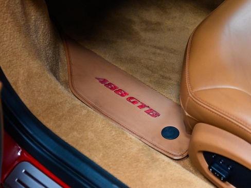 Used 2018 Ferrari 488 GTB RWD image 27